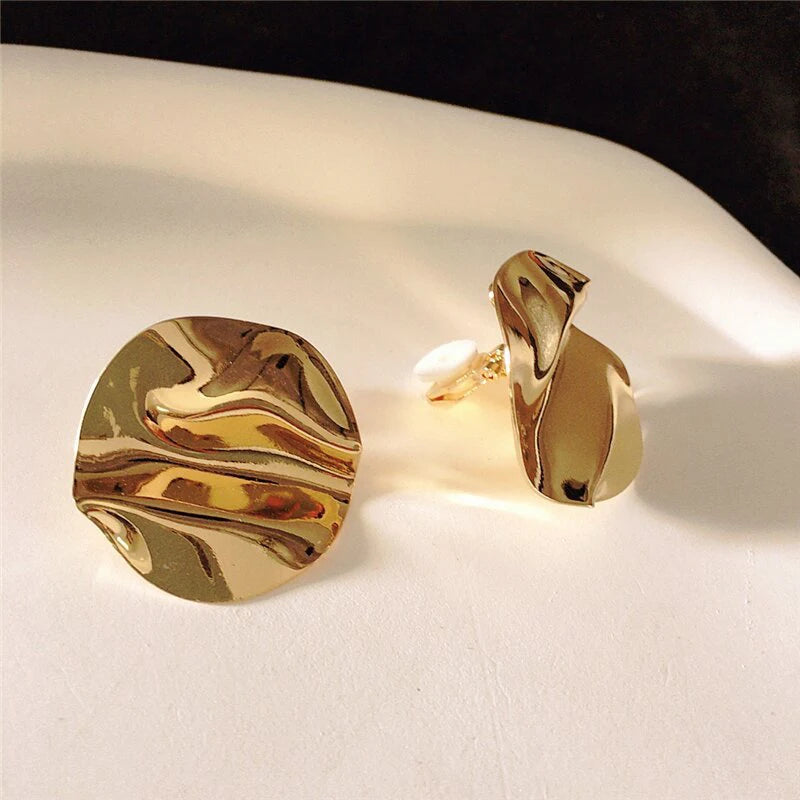 Pendientes circulares plisados sin perforación para mujer Diseño personalizado Pendientes punk irregulares de metal Joyería para fiesta