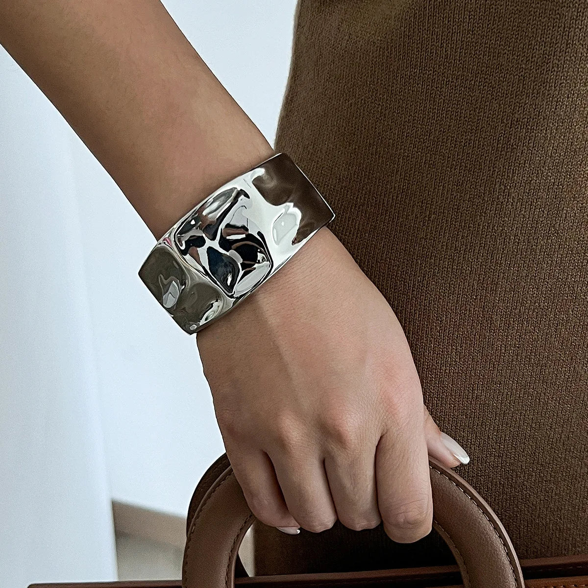 Brazaletes anchos de hip hop punk, pulsera vintage de metal geométrico dorado y plateado con resorte para mujer, joyería gruesa.