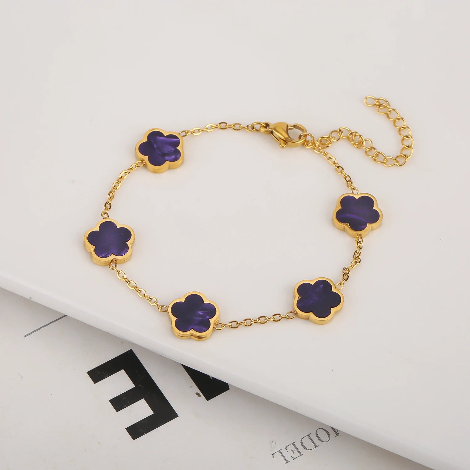 Conjunto de joyas de acero inoxidable, minimalista, creativo, con hojas y pétalos de flores naturales, collar con colgante, aretes y brazalete.