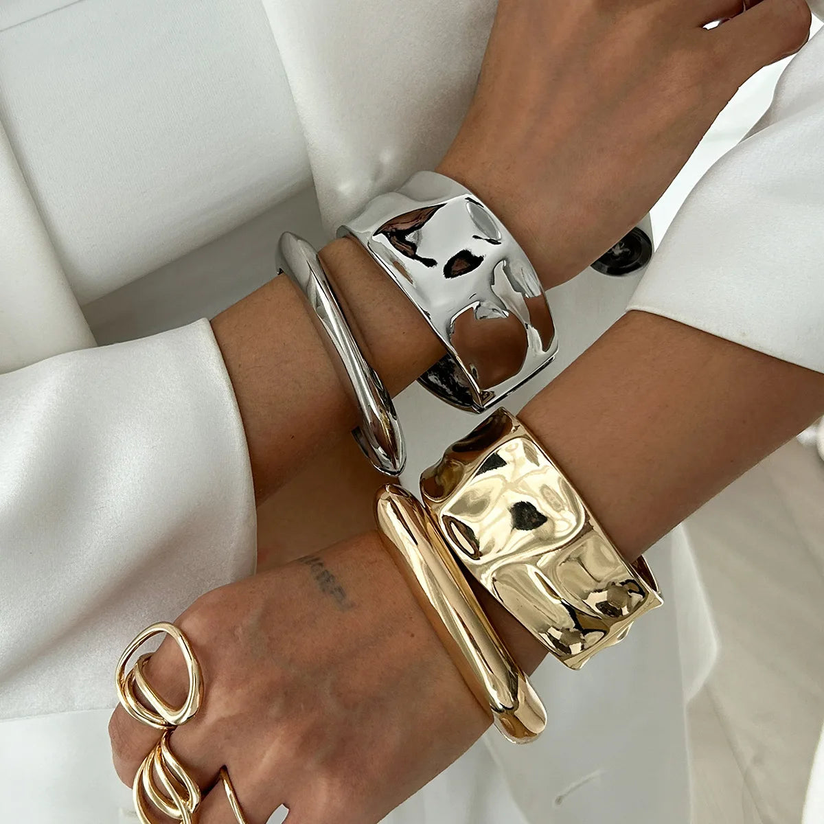 Brazaletes anchos de hip hop punk, pulsera vintage de metal geométrico dorado y plateado con resorte para mujer, joyería gruesa.