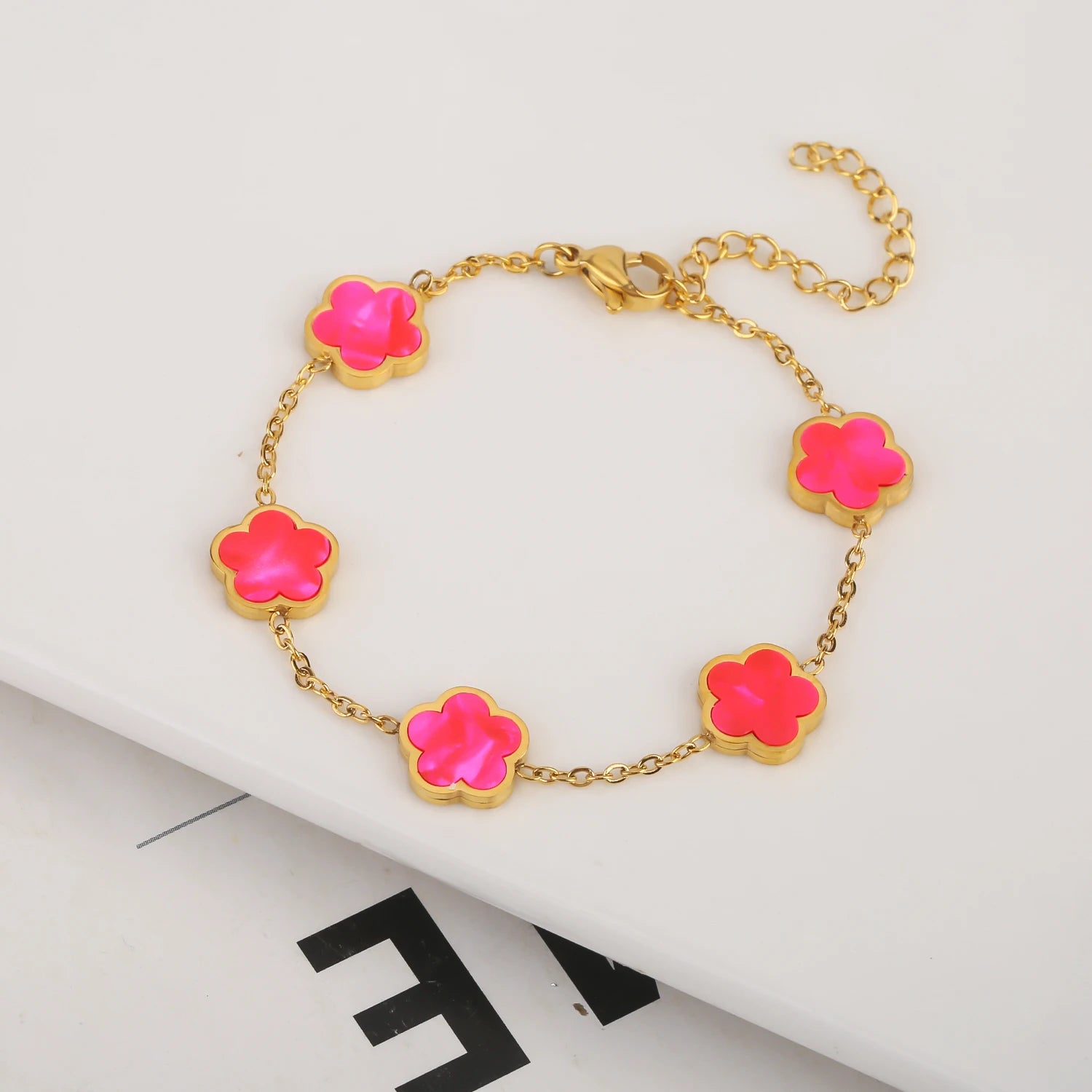 Conjunto de joyas de acero inoxidable, minimalista, creativo, con hojas y pétalos de flores naturales, collar con colgante, aretes y brazalete.